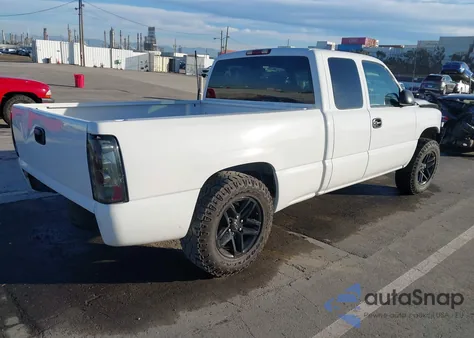2000 Chevrolet Silverado 1500 Ls z USA, uszkodzony, nr VIN 2GCEC19W4Y1253008